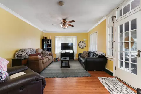 Living - 625 Warren St, Chenoa, IL 61726 photo 1 of 5