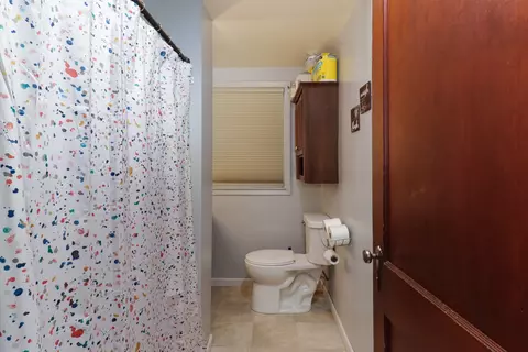 Bath - 625 Warren St, Chenoa, IL 61726 photo 1 of 3