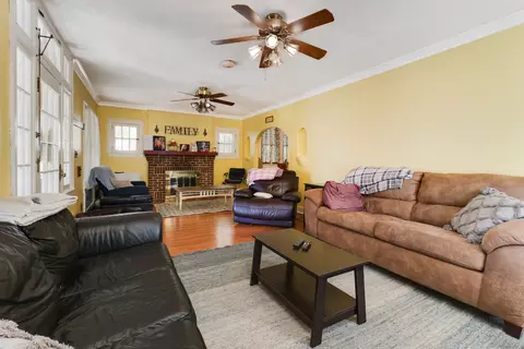 Living - 625 Warren St, Chenoa, IL 61726 photo 5 of 5