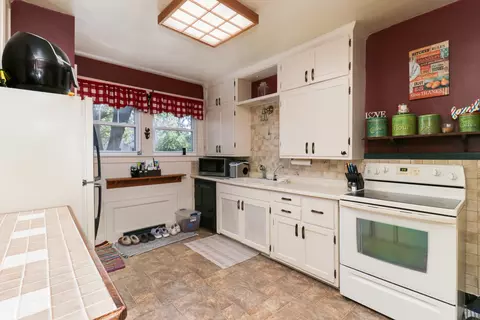 Kitchen - 625 Warren St, Chenoa, IL 61726 photo 1 of 3