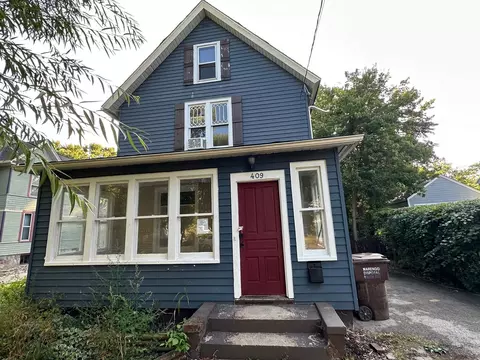 409 S Jefferson St, Woodstock, IL 60098