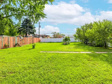 Exterior - 7721 Sholer Ave, Bridgeview, IL 60455 photo 2 of 3