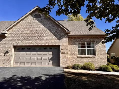 1660 Overlook Dr, Dixon, IL 61021