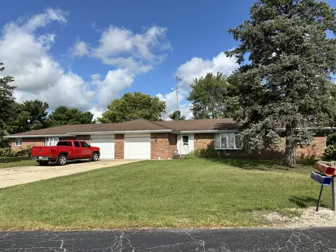 1194 E 2915 North Rd, Clifton, IL 60927