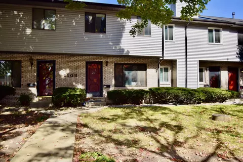 1108 E Jefferson St #12, Bloomington, IL 61701