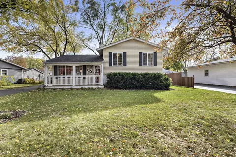 30 W273 Claymore Ln, Naperville, IL 60563