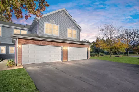 287 Grandview Ct, Algonquin, IL 60102