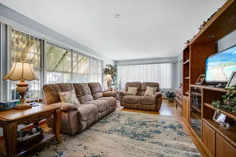 Living - 2936 Ridge Rd, Lansing, IL 60438 photo 1 of 2