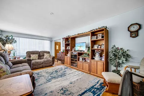 Living - 2936 Ridge Rd, Lansing, IL 60438 photo 2 of 2