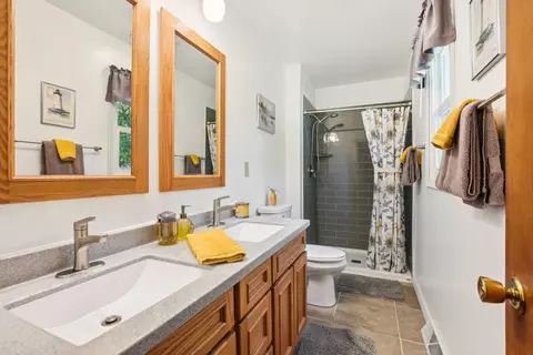 Bath - 404 Briar Ln, Morris, IL 60450 photo 1 of 4