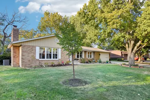 Exterior - 404 Briar Ln, Morris, IL 60450 photo 1 of 11
