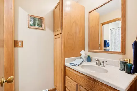 Bath - 404 Briar Ln, Morris, IL 60450 photo 2 of 4