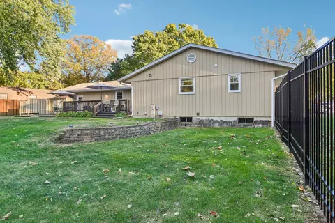 Exterior - 404 Briar Ln, Morris, IL 60450 photo 5 of 11