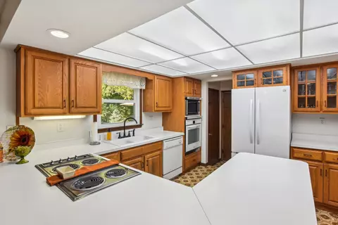 Kitchen - 404 Briar Ln, Morris, IL 60450 photo 2 of 5