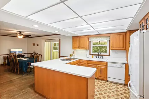 Kitchen - 404 Briar Ln, Morris, IL 60450 photo 4 of 5