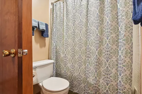 Bath - 404 Briar Ln, Morris, IL 60450 photo 3 of 4