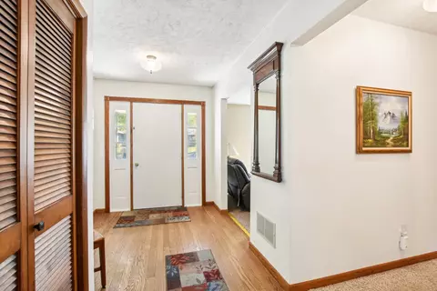 Entry Way - 404 Briar Ln, Morris, IL 60450 photo 1 of 2