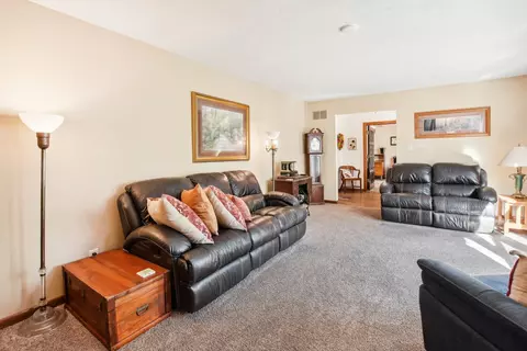 Living - 404 Briar Ln, Morris, IL 60450 photo 3 of 3