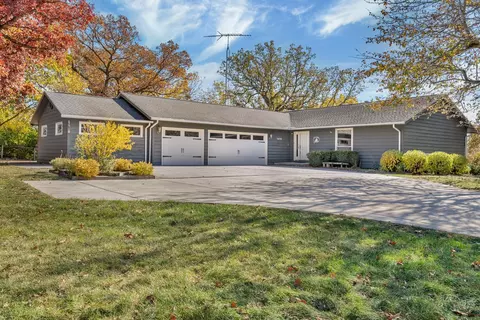 5690 Barrington Rd, Morris, IL 60450