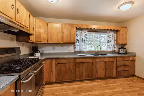 Kitchen - 3740 Keith Ave, Gurnee, IL 60031 photo 2 of 2