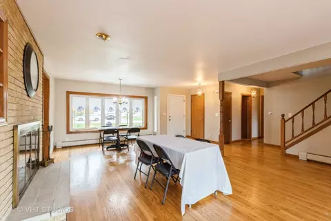 Living - 3740 Keith Ave, Gurnee, IL 60031 photo 1 of 4
