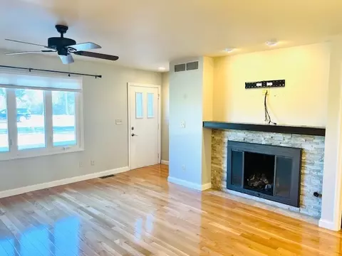 323 S Towanda Ave #4, Normal, IL 61761 photo 2