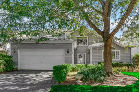 443 N Crooked Lake Ln, Lindenhurst, IL 60046