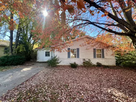 916 Blueridge Dr, Danville, IL 61832
