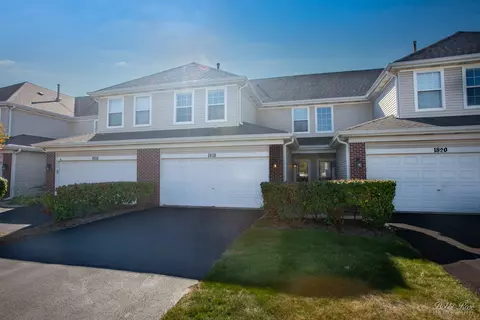 1818 Golden Gate Ln #4, Naperville, IL 60563