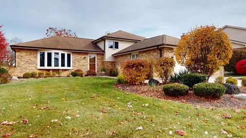 8667 Havens Dr, Darien, IL 60561
