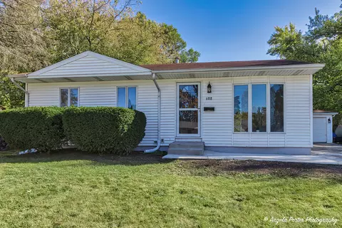 688 Laurel Ave, Wauconda, IL 60084