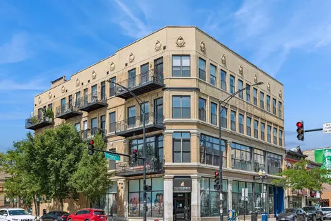 1400 N Milwaukee Ave #303, Chicago, IL 60622