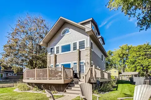 1915 Sunnyside Beach Dr, Johnsburg, IL 60051
