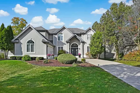 9008 Darien Woods Ct, Darien, IL 60561