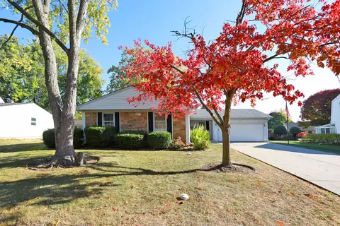 105 Dartford Ln, Schaumburg, IL 60193