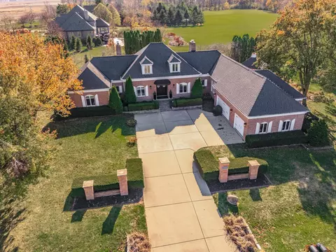 8522 Harbour Towne Ln, Bloomington, IL 61705