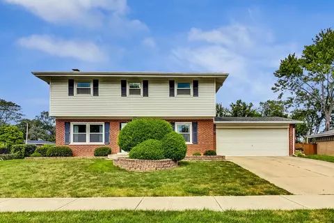 1101 N Brentwood Ln, Mount Prospect, IL 60056