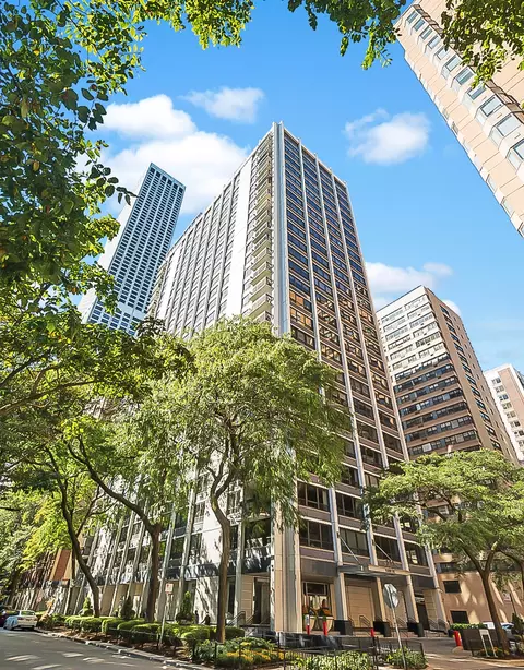 222 E Pearson St #2106, Chicago, IL 60611
