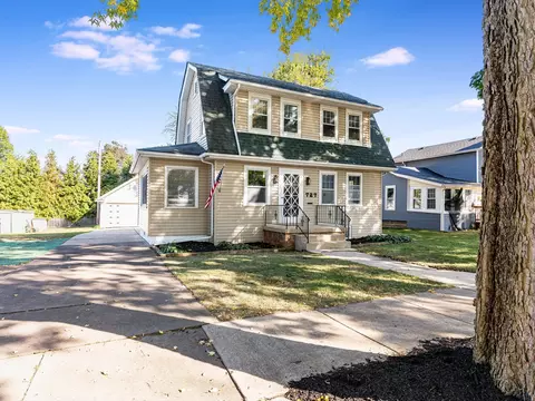 727 Charles St, Aurora, IL 60506