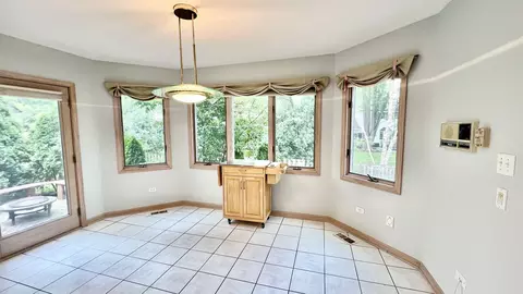 Kitchen - 1750 Ashford Cir, Wheeling, IL 60090 photo 6 of 8