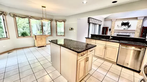 Kitchen - 1750 Ashford Cir, Wheeling, IL 60090 photo 2 of 8