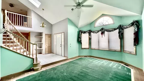 Living - 1750 Ashford Cir, Wheeling, IL 60090 photo 4 of 4