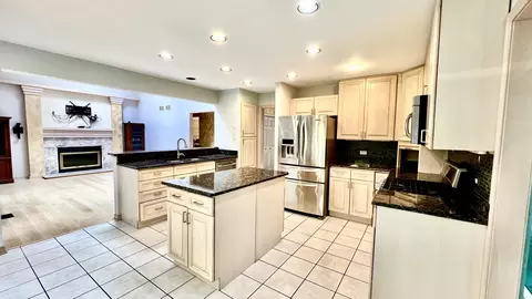 Kitchen - 1750 Ashford Cir, Wheeling, IL 60090 photo 8 of 8