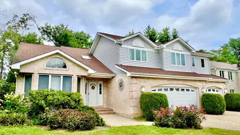 1750 Ashford Cir, Wheeling, IL 60090