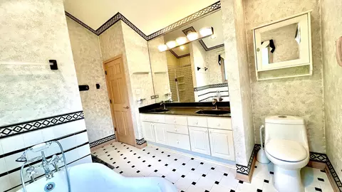 Bath - 1750 Ashford Cir, Wheeling, IL 60090 photo 3 of 10