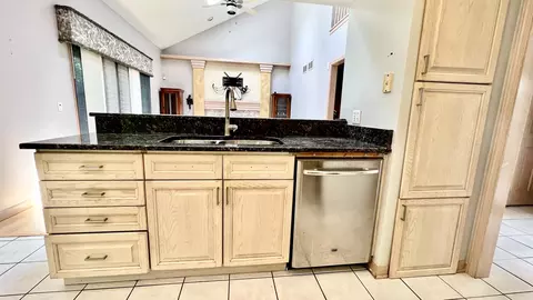 Kitchen - 1750 Ashford Cir, Wheeling, IL 60090 photo 3 of 8