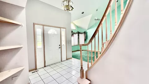 Entry Way - 1750 Ashford Cir, Wheeling, IL 60090 photo 2 of 4