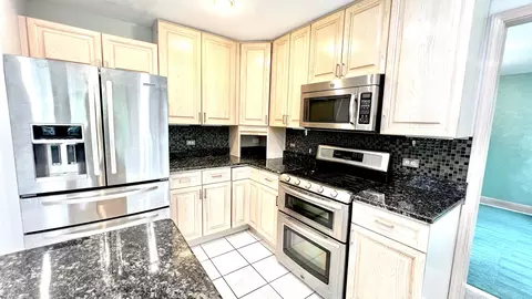 Kitchen - 1750 Ashford Cir, Wheeling, IL 60090 photo 1 of 8