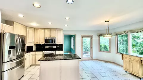 Kitchen - 1750 Ashford Cir, Wheeling, IL 60090 photo 4 of 8