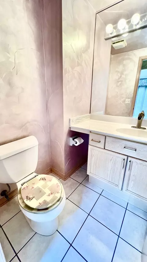 Bath - 1750 Ashford Cir, Wheeling, IL 60090 photo 1 of 10
